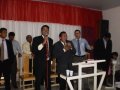 Jovens adoram a Deus em culto evangelístico na AD Traipu