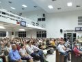 Eliezer Rosa canta em culto de doutrina no Farol com templo lotado