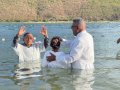 Pr. Israel Santos batiza 48 novos membros da Assembleia de Deus em Traipu