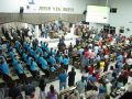 Sanfoneiro de Jesus toca o seu acordeão na igreja-sede