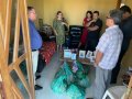 Pastor-presidente entrega cestas básicas a famílias afetadas pela crise