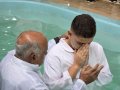 Pr. Pedro Idalino batiza 33 novos membros na Assembleia de Deus em Messias