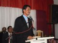 Jovens adoram a Deus em culto evangelístico na AD Traipu