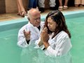 Pr. Pedro Idalino batiza 33 novos membros na Assembleia de Deus em Messias