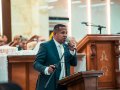 Pastor Adriano Soares ministra na Santa Ceia de setembro na igreja sede