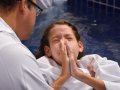168 novos membros da Assembleia de Deus descem às águas batismais