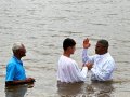 Pr. Adriano Carneiro batiza nove pessoas no distrito Lagoa Grande