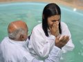 Pr. Pedro Idalino batiza 33 novos membros na Assembleia de Deus em Messias