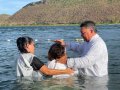 Pr. Israel Santos batiza 48 novos membros da Assembleia de Deus em Traipu