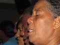 Sanfoneiro de Jesus toca o seu acordeão na igreja-sede