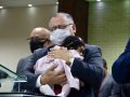 Pastor-presidente ministra sobre o candelabro símbolo da Aliança: o Menorá