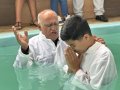 Pr. Pedro Idalino batiza 33 novos membros na Assembleia de Deus em Messias