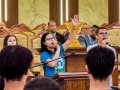 Jovens e adolescentes participam de estudos bíblicos no CONJOAAD 2025