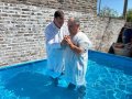 Missionário Rafael Felizardo batiza cinco novos membros em Colón, na Argentina