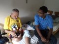 Jovens do Bom Parto visitam e levam donativos para o o Leal