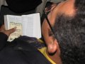 Sanfoneiro de Jesus toca o seu acordeão na igreja-sede