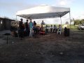 Comunidade recebe a Palavra de Deus e donativos no Village Campestre
