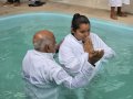 Pr. Pedro Idalino batiza 33 novos membros na Assembleia de Deus em Messias