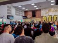 Jovens e adolescentes participam de estudos bíblicos no CONJOAAD 2025