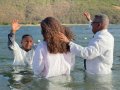 Pr. Israel Santos batiza 48 novos membros da Assembleia de Deus em Traipu