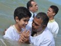 Assembleia de Deus em Maceió batiza cerca de duas mil pessoas no mar