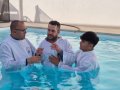 Pr. Glaydson Arthur celebra o batismo de dois novos membros na Espanha