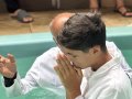Pr. Pedro Idalino batiza 33 novos membros na Assembleia de Deus em Messias