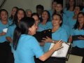 Sanfoneiro de Jesus toca o seu acordeão na igreja-sede