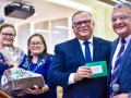 AD Farol celebra o aniversário do pastor-presidente e da irmã Vaninha