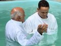 Pr. Pedro Idalino batiza 33 novos membros na Assembleia de Deus em Messias
