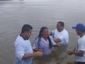 Pr. Fábio Junior batiza seis novos membros da AD Capivara