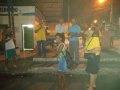Irmãos da AD Parque das Árvores evangelizam durante a madrugada no Mercado da Produção