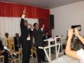 Jovens adoram a Deus em culto evangelístico na AD Traipu