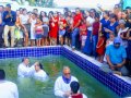 Pr. Adalberto de Almeida batiza 92 novos membros da AD Xexéu