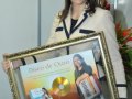 Alice Maciel recebe CD de Ouro em Alagoas