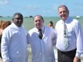 Assembleia de Deus em Maceió batiza cerca de duas mil pessoas no mar