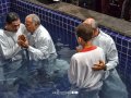 168 novos membros da Assembleia de Deus descem às águas batismais