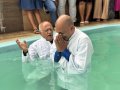 Pr. Pedro Idalino batiza 33 novos membros na Assembleia de Deus em Messias
