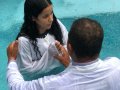 Pr. Gildo Severino batiza 22 novos membros da Assembleia de Deus em Lagoa da Canoa