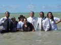 Assembleia de Deus em Maceió batiza cerca de duas mil pessoas no mar