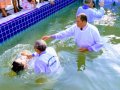 Pr. Adalberto de Almeida batiza 92 novos membros da AD Xexéu