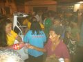 Irmãos da AD Parque das Árvores evangelizam durante a madrugada no Mercado da Produção