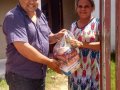 Pastor-presidente entrega cestas básicas a famílias afetadas pela crise