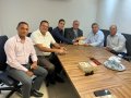 Pastor-presidente recebe exemplar do livro “História da Assembleia de Deus em Maragogi”