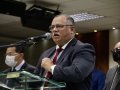 Pastor-presidente ministra sobre o candelabro símbolo da Aliança: o Menorá