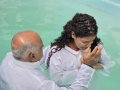 Pr. Pedro Idalino batiza 33 novos membros na Assembleia de Deus em Messias