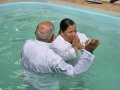 Pr. Pedro Idalino batiza 33 novos membros na Assembleia de Deus em Messias