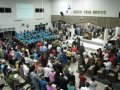 Sanfoneiro de Jesus toca o seu acordeão na igreja-sede