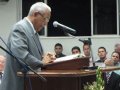 Sanfoneiro de Jesus toca o seu acordeão na igreja-sede