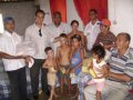 Povoado de Palestina recebe donativos de membros da Cohab